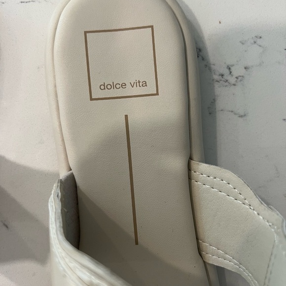Dolce Vita Cream Slide Sandals, size 11, gold buckle, never worn, comfortable - Picture 4 of 6